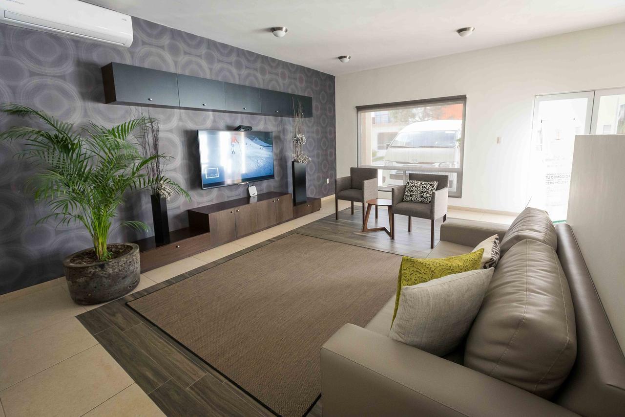 Redwood Villas Zona Industrial 圣路易斯波托西 外观 照片