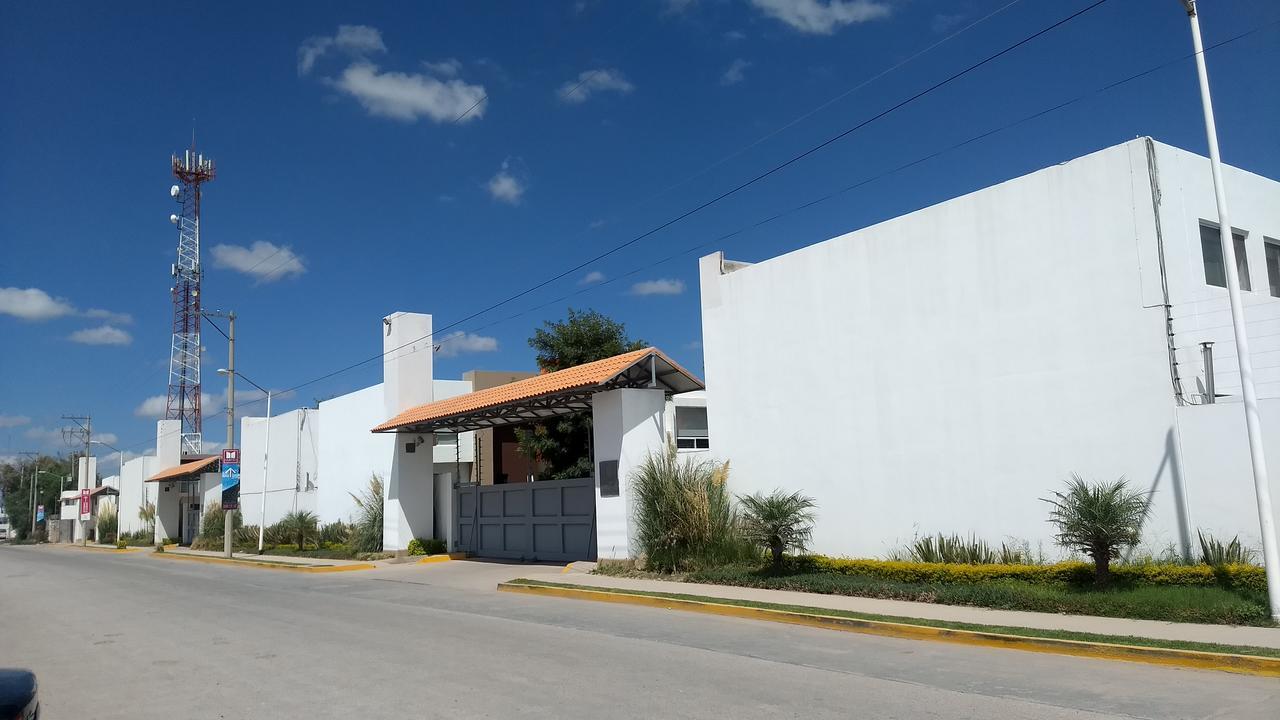 Redwood Villas Zona Industrial 圣路易斯波托西 外观 照片