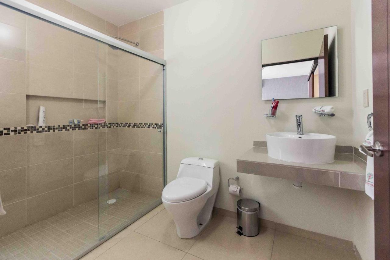 Redwood Villas Zona Industrial 圣路易斯波托西 外观 照片